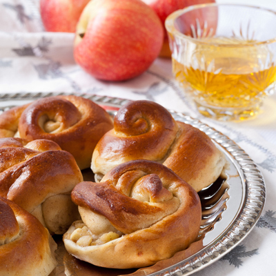 Delicious apple honey challah rolls are perfect for Rosh Hashanah or any day of the year.