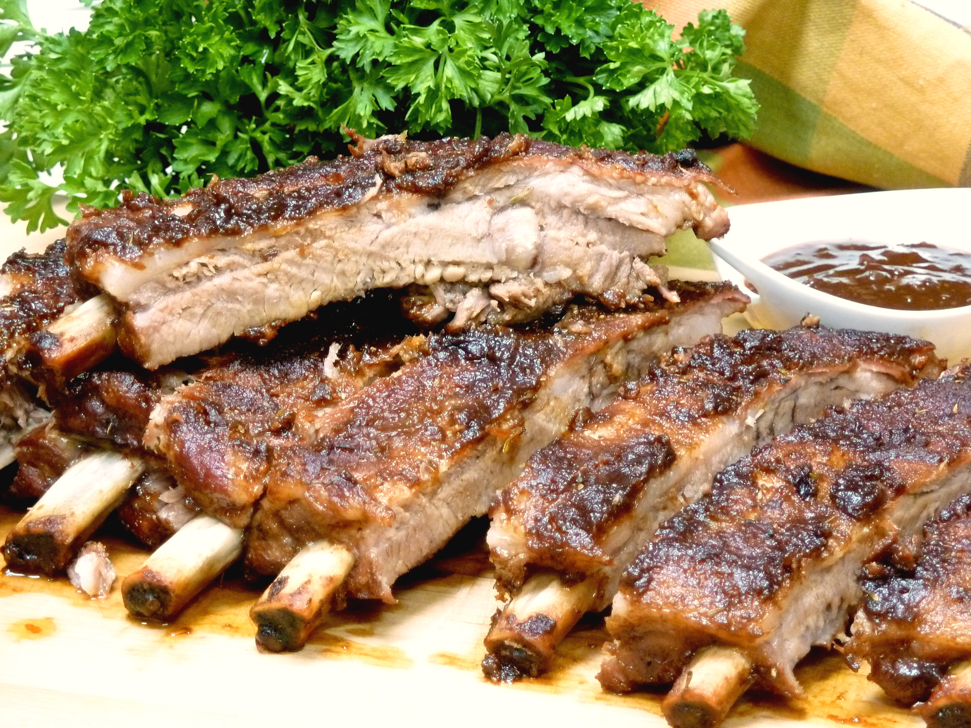 Check out these lip-smacking, juicy ribs after slicing. Drool!