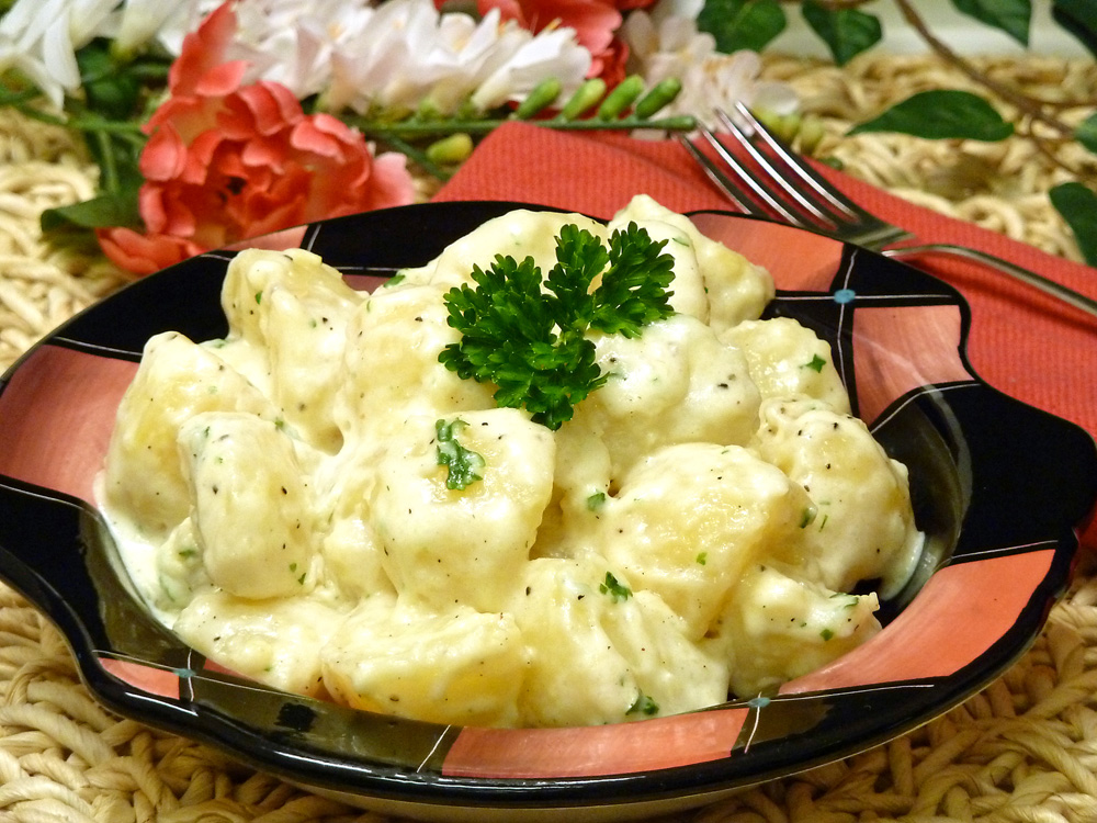Alfredo Parsley Potatoes flaunt the rich flavors of Parmesan cheese, butter, cream, and garlic.
