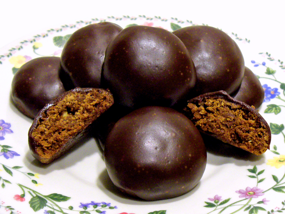 Chewy Peanut Chocolate Drops: Peanut butter and chocolate cookies with choclate glaze. Yum!