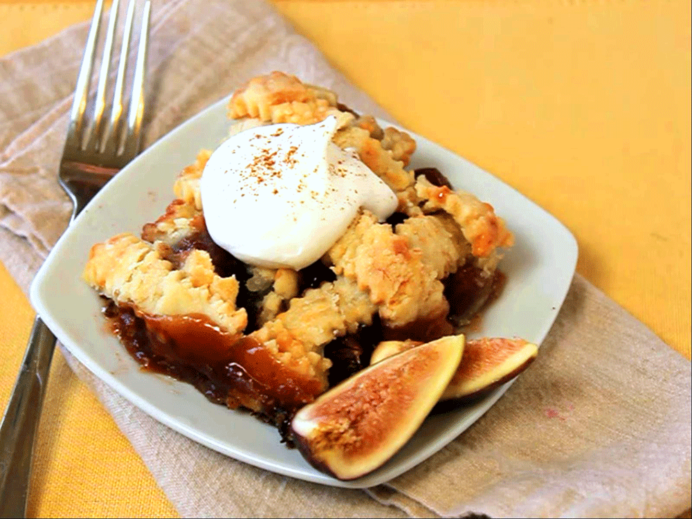 Fig Cobbler: Sweet fresh figs are an amazing contrast to an intriguing cheddar cheese crust. Yum@